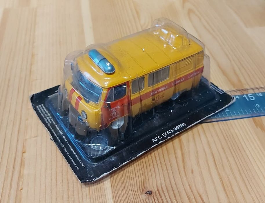 УАЗ-3909. Цена:25лв. (1/715). Мащаб 1:43, метал и пластм