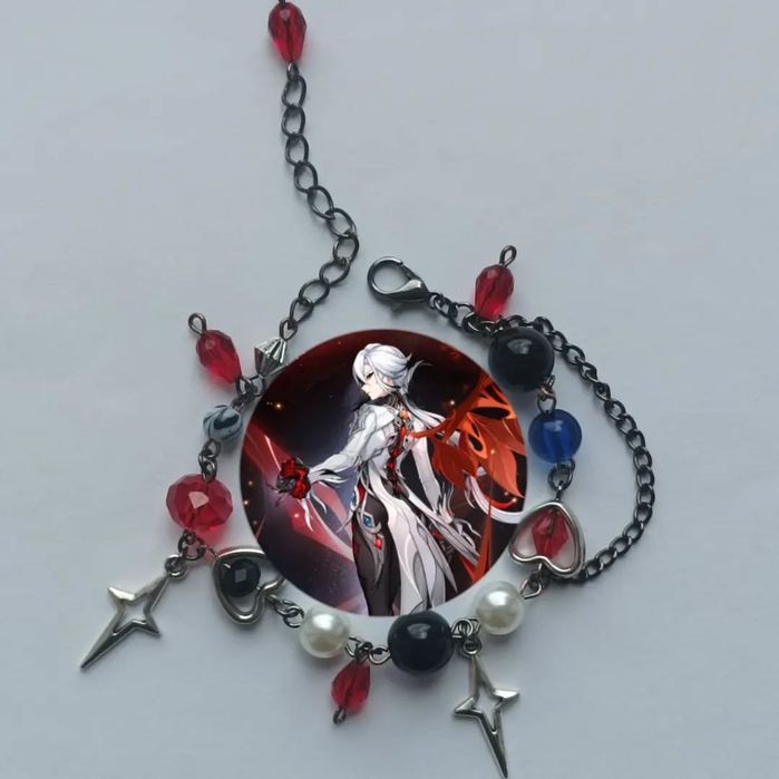 браслеты по персонажам и булавка ручной работы.