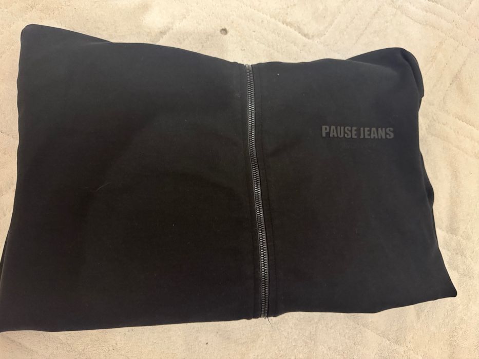 Суитшърт PAUSE черен