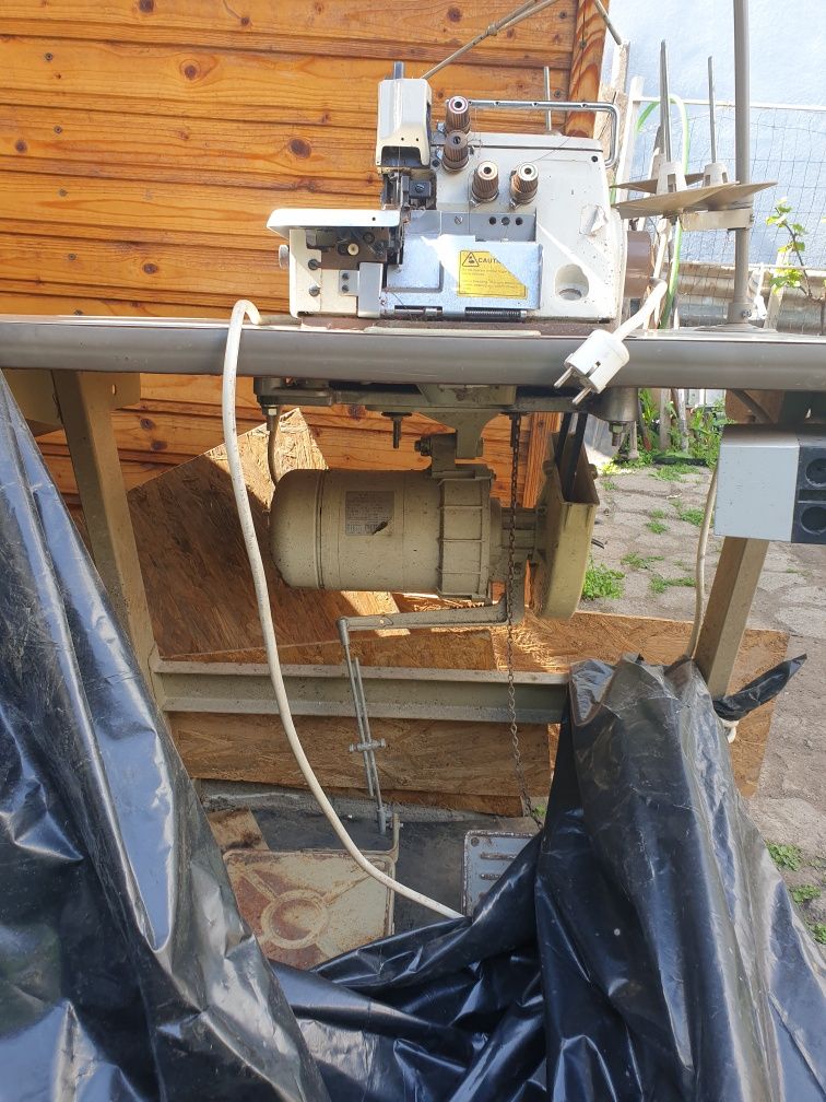 Vind 2 mașini cusut industriale și una de surfilat industriala