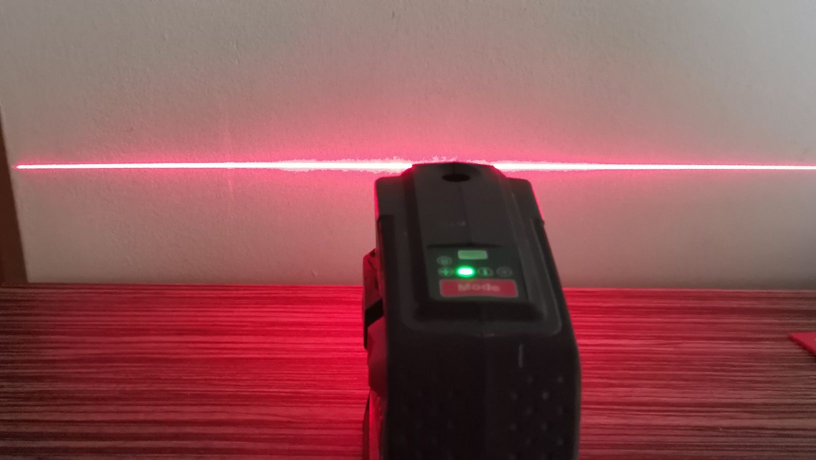 Nivela laser profesională Bosch PCL20, cu auto reglare + trepied mic
