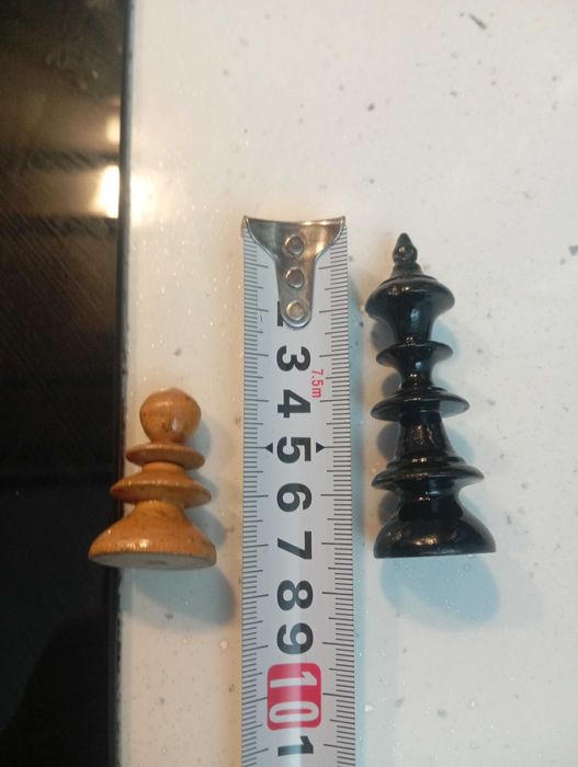 Шах с дървени фигури
