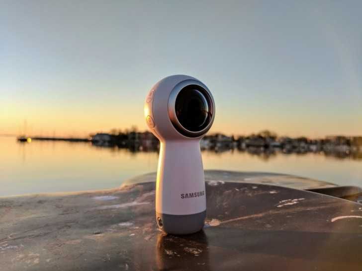 Camera foto/video 4K Samsung Gear 360 editie 2017 Wi-Fi alb (noua)