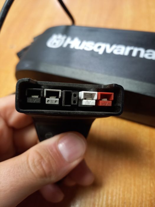 HUSQVARNA Зарядно устройство