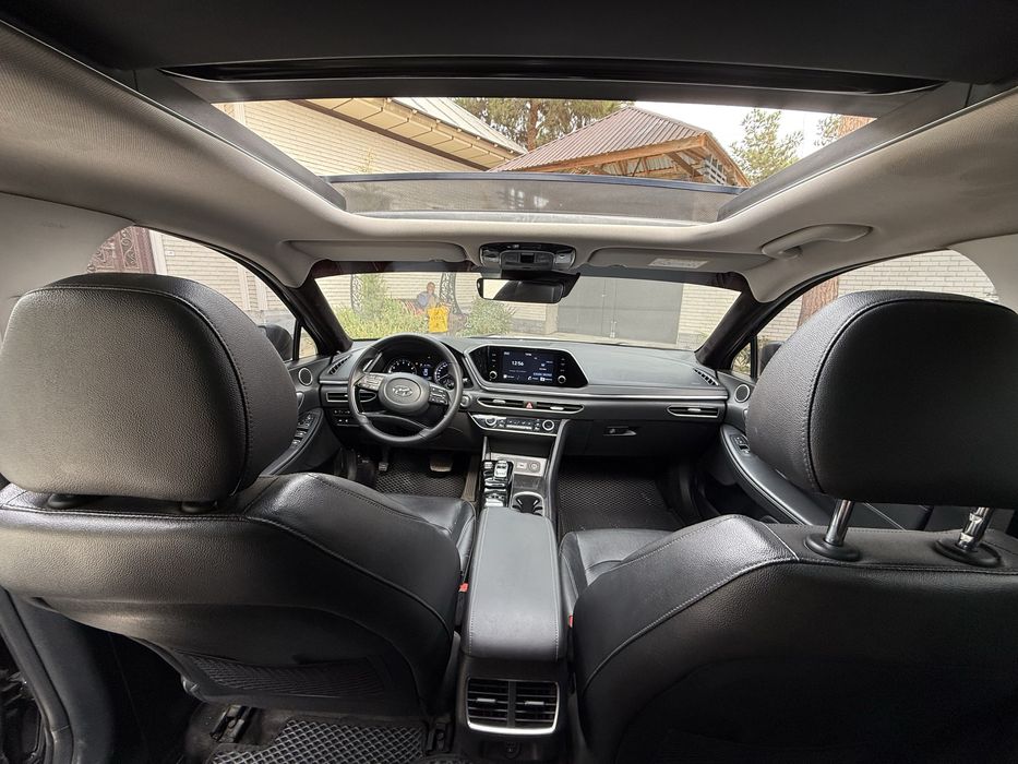 Hyundai sonata.