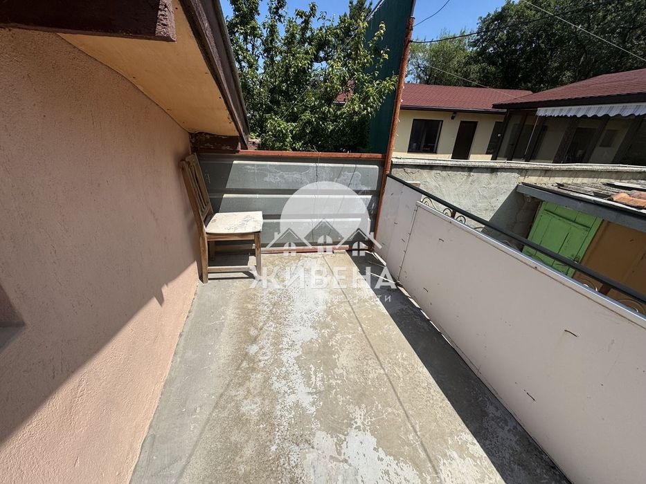 Къща с парцел 706 кв.м, м-т Манастирски рид