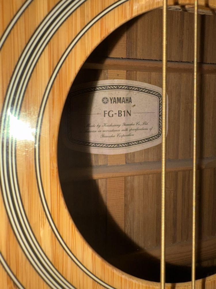 Yamaha FG-B1N Акустична Китара