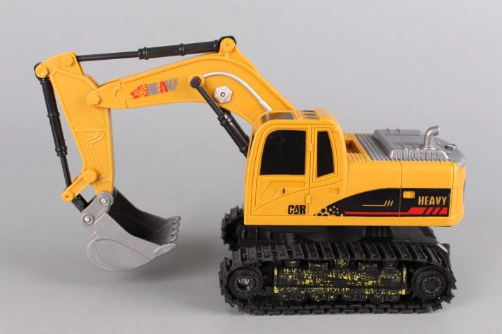 Радиоуправляем багер със зареждаща се батерия