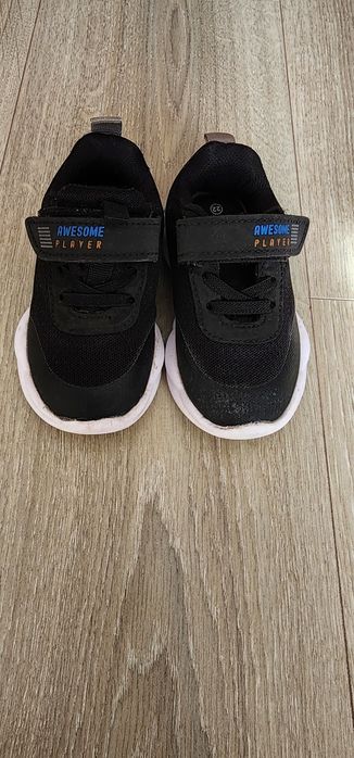 Продавам бебешки летни маратонки LC WAIKIKI