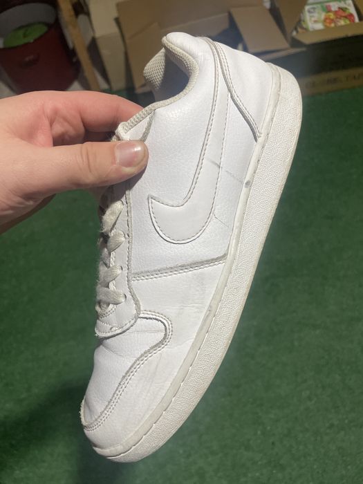 Adidasi nike rupti si gauriti