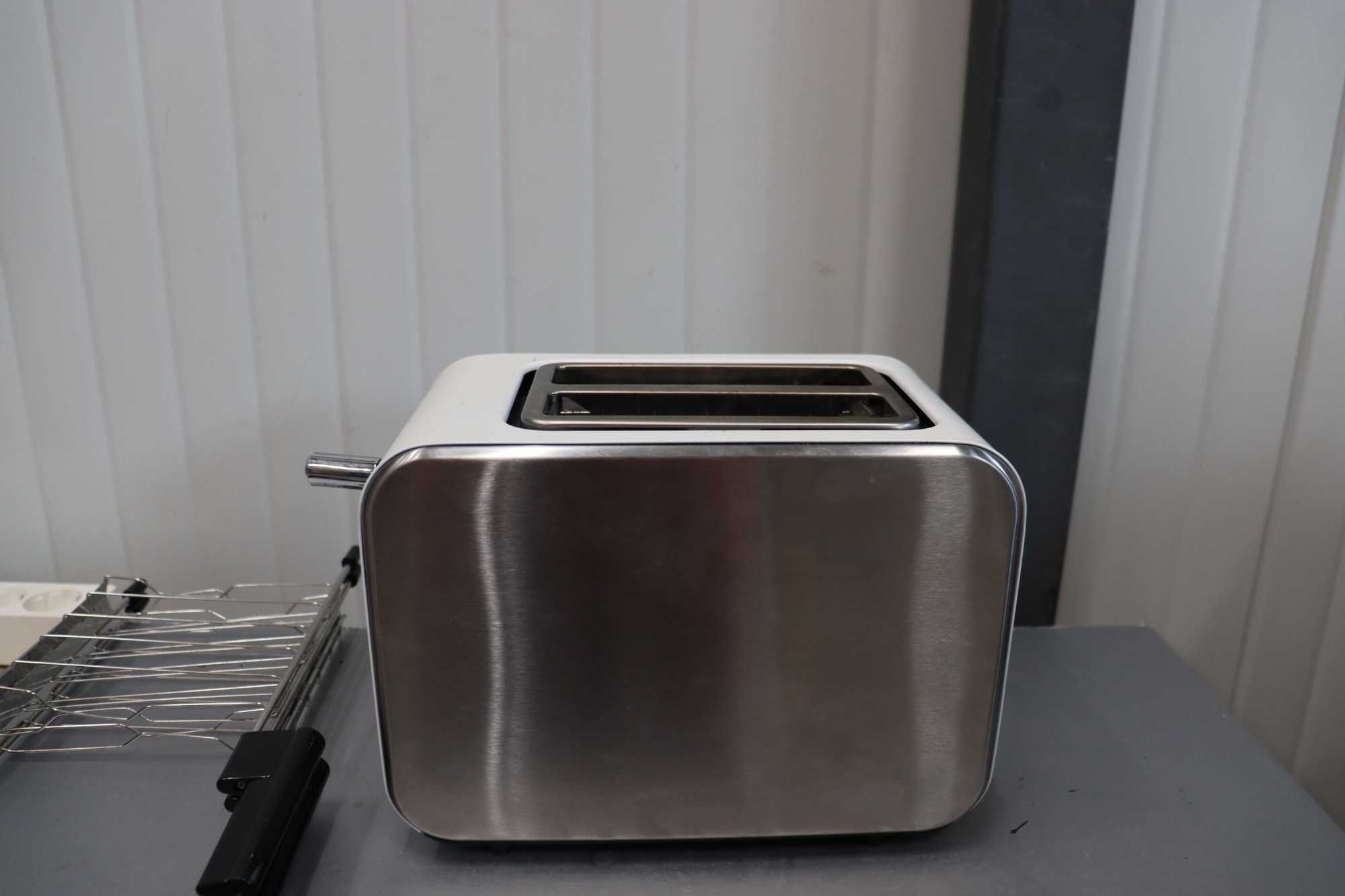De'Longhi Тостер с щипки,3 функции, 550W , сребрист, НЕ РАБОТИ!