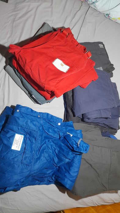 Pantaloni de salopeta normali, pieptar cu bretele si combinezoane