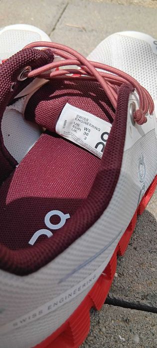 On Running Cloud, marimea 36