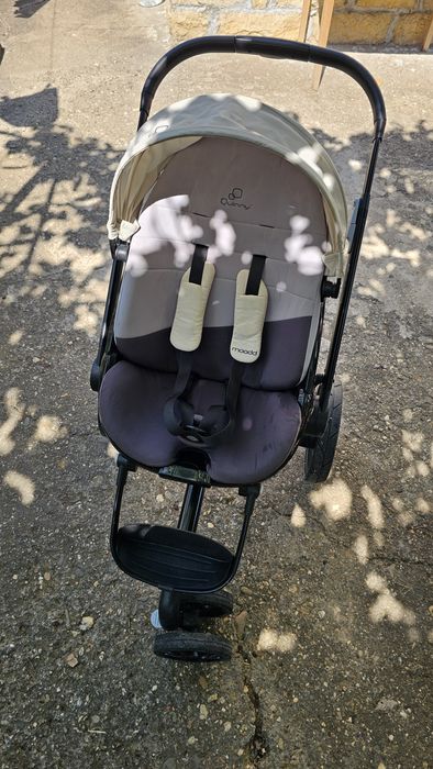 Количка Quinny Mood.
Коплекта включва летен кош, зимно чувалче / от 0-