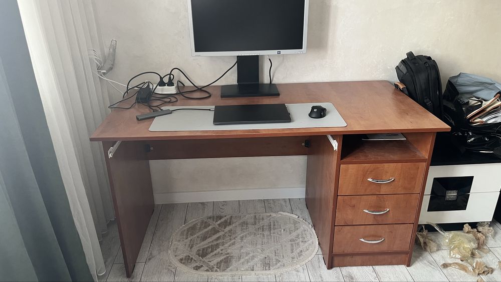 Стол для работы и учебы