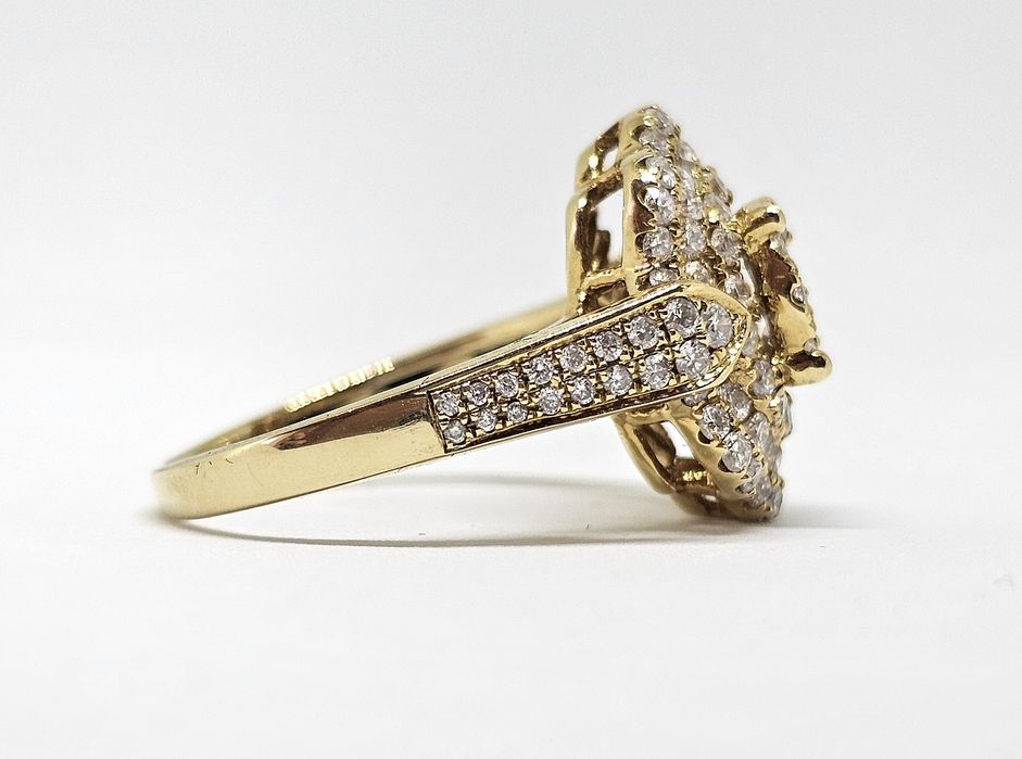 Пръстен с диамант / диаманти 1.5 карата, 18 к злато