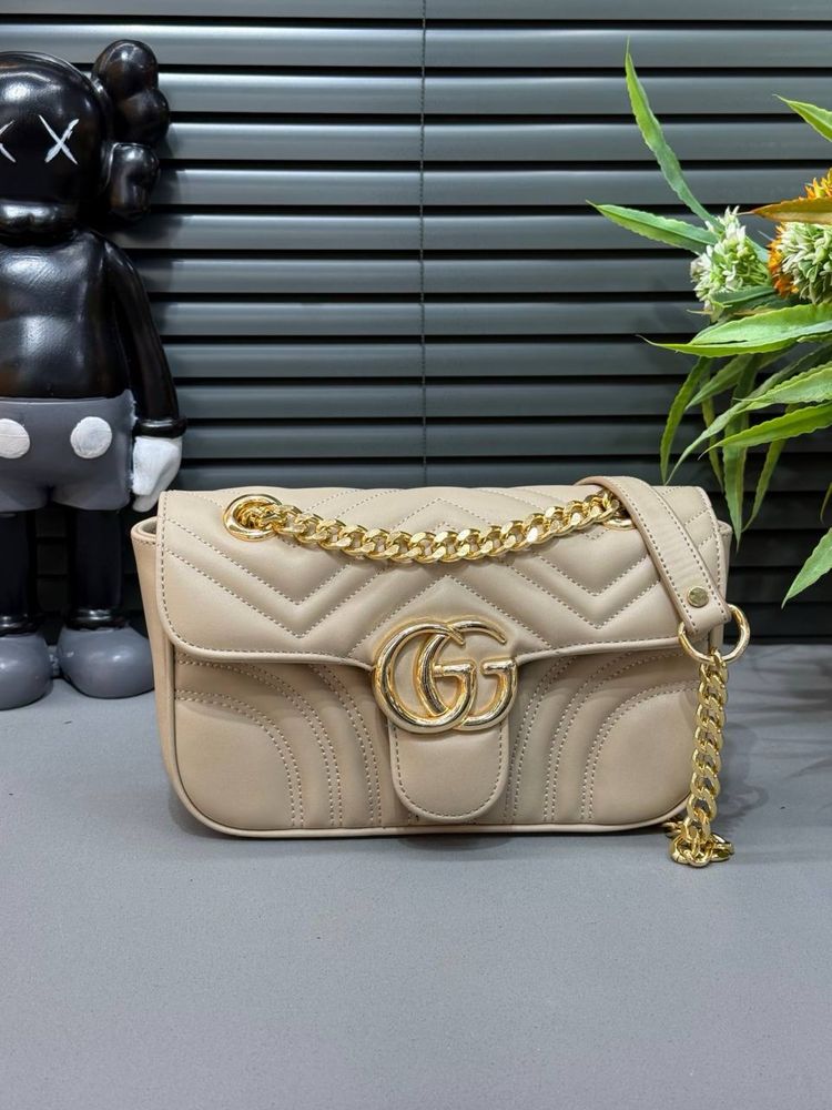 Geanta Gucci Noi !!! Dimensiuni 23/15 !!!