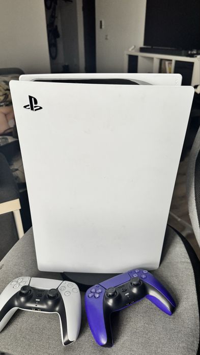 Consola PS5 825 GB doua manete digital edition slim