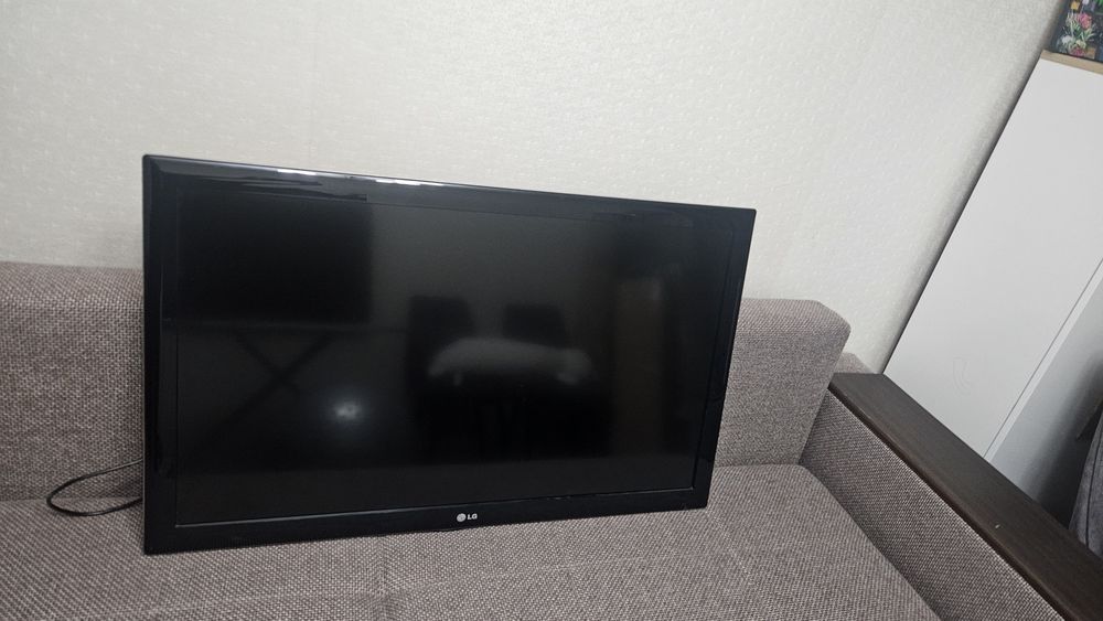 Телевизор продам LG