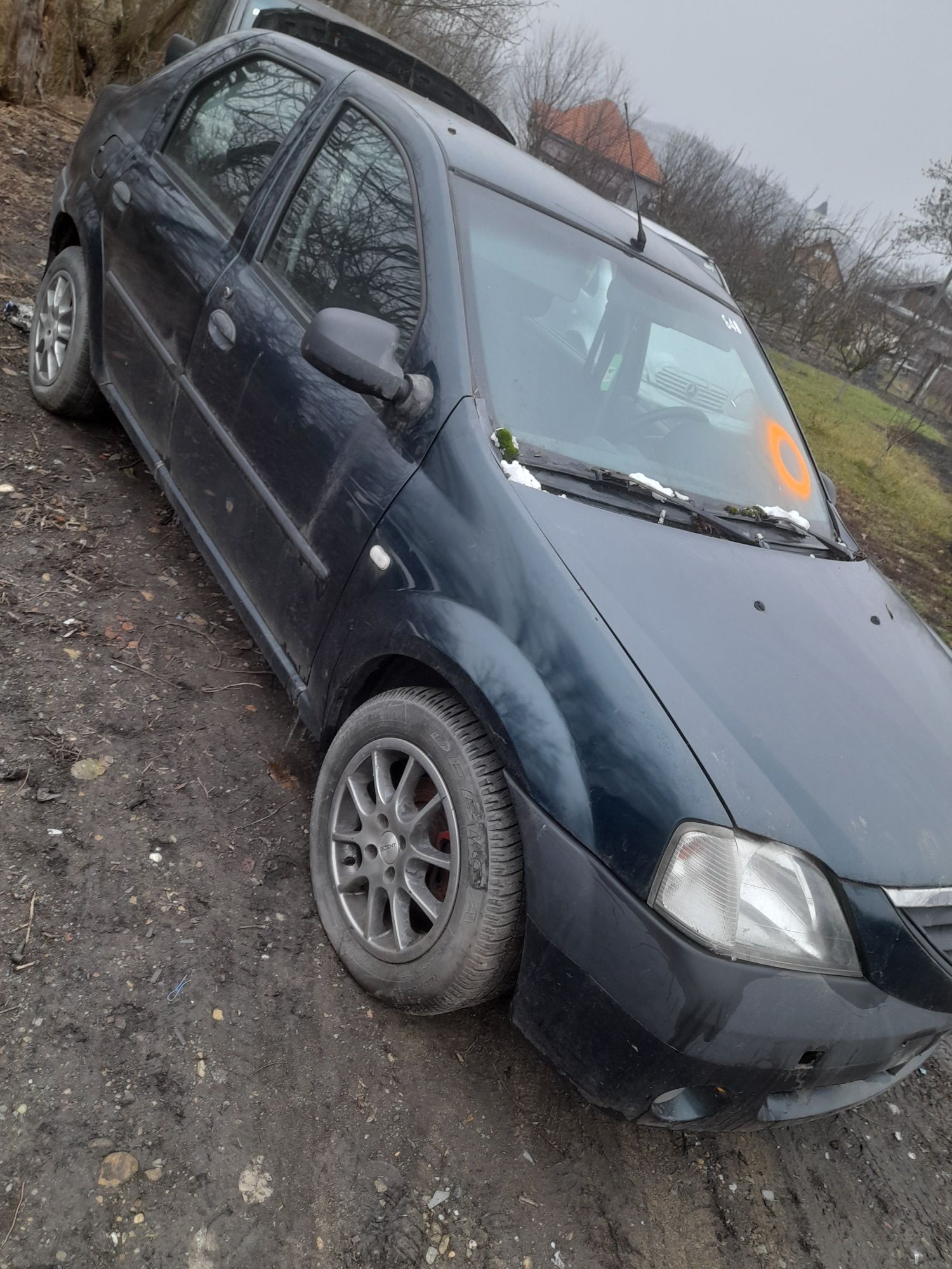 Vând aripa  dreapta  dacia logan an 2007