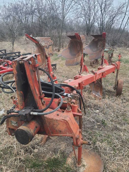 Vând Plug reversibil și tocator resturi vegetale