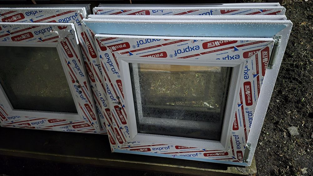 Форточки пластиковые. Баня, кочегарка, туалет