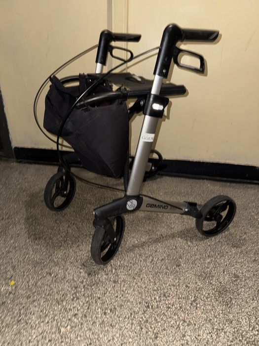 Cadru rulant din aluminiu pliabil batrani dizabilitati (ca nou)