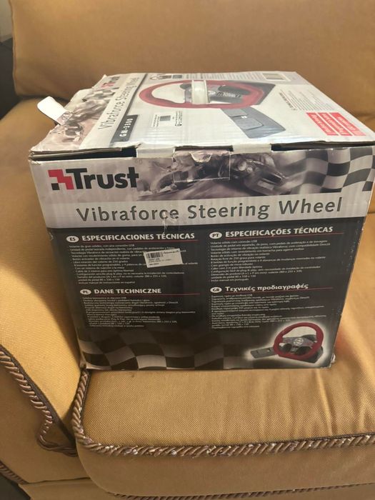 Продавам геймърски волан Trust Vibraforce Steering Wheel с педали