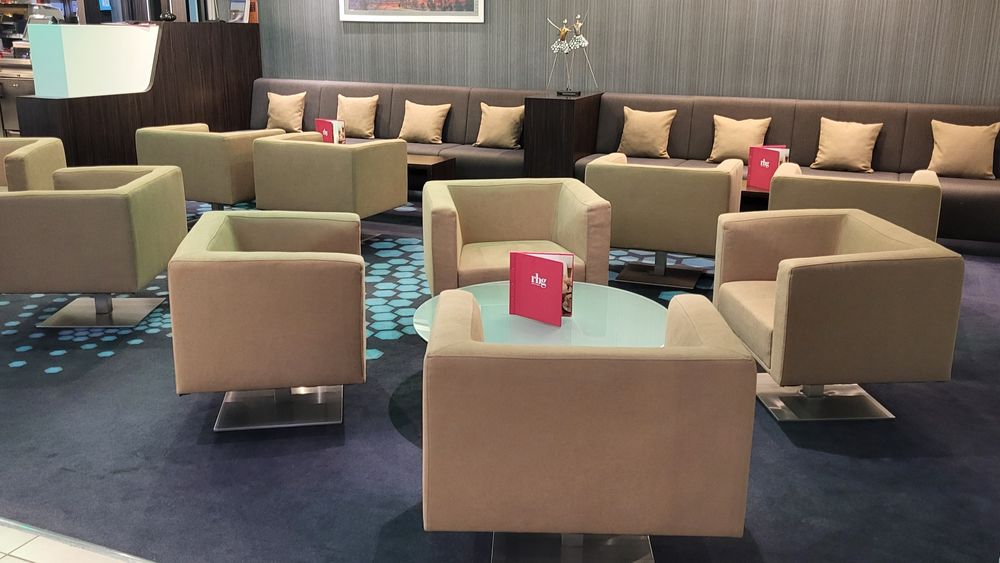 Перетяжка  диванов и кресел