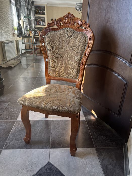 Продам стулья в класическом стиле