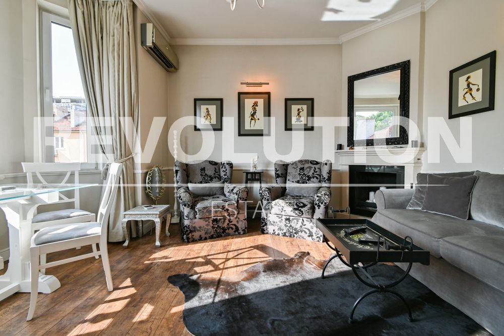 Тристаен апартамент в центъра на София.