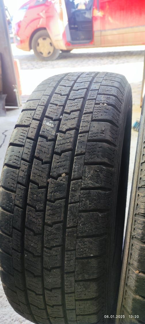 4 броя бусови гуми 215/65/15 104/102/T