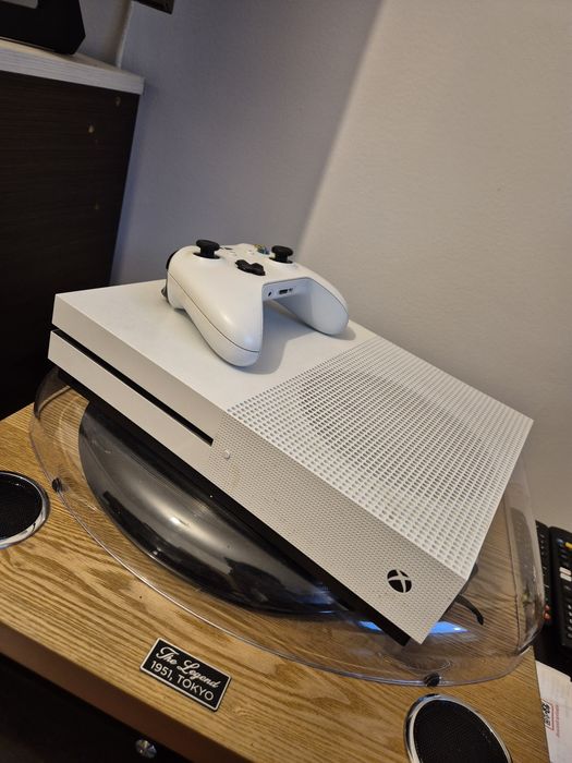 Consola Xbox one s + controller + Gta V si Farcry 5