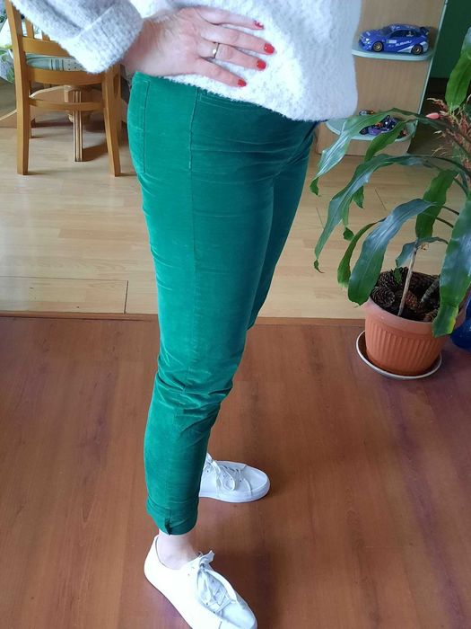 Дамски зелен кадифен панталон United Colors of Benetton