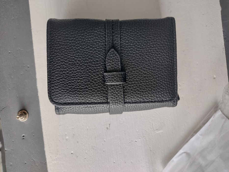 Чисто ново портмоне