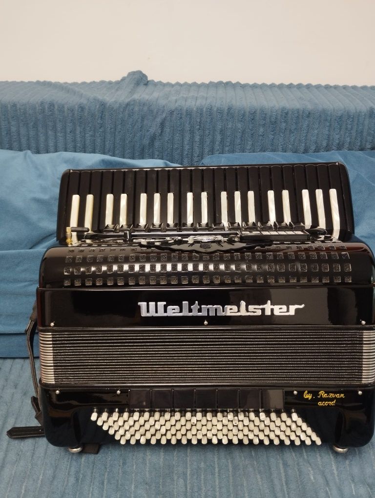 Vând Acordeon digital