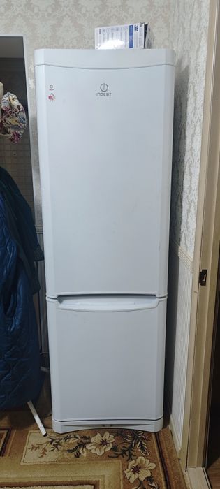 Холодильник Indesit