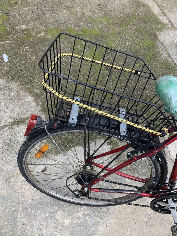 Bicicleta cu cadru de aluminiu