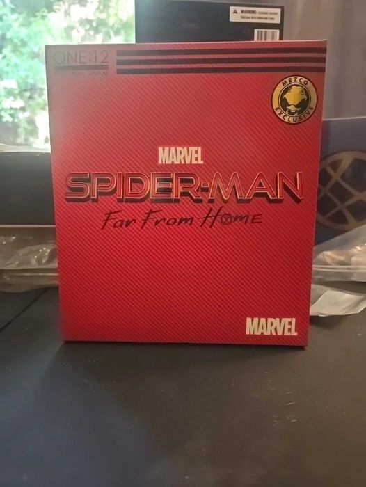 Mezco One:12 Spider man Far From Home exclusive екшън фигура