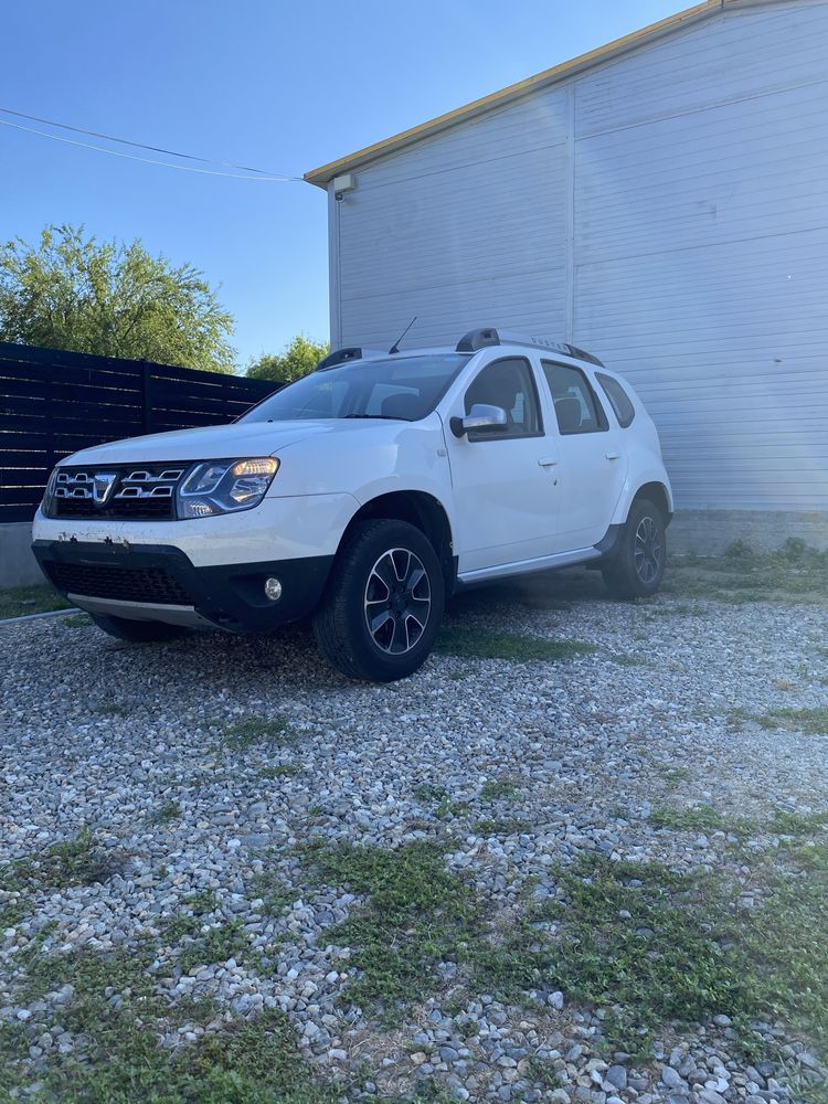 Dezmembrez dacia Duster