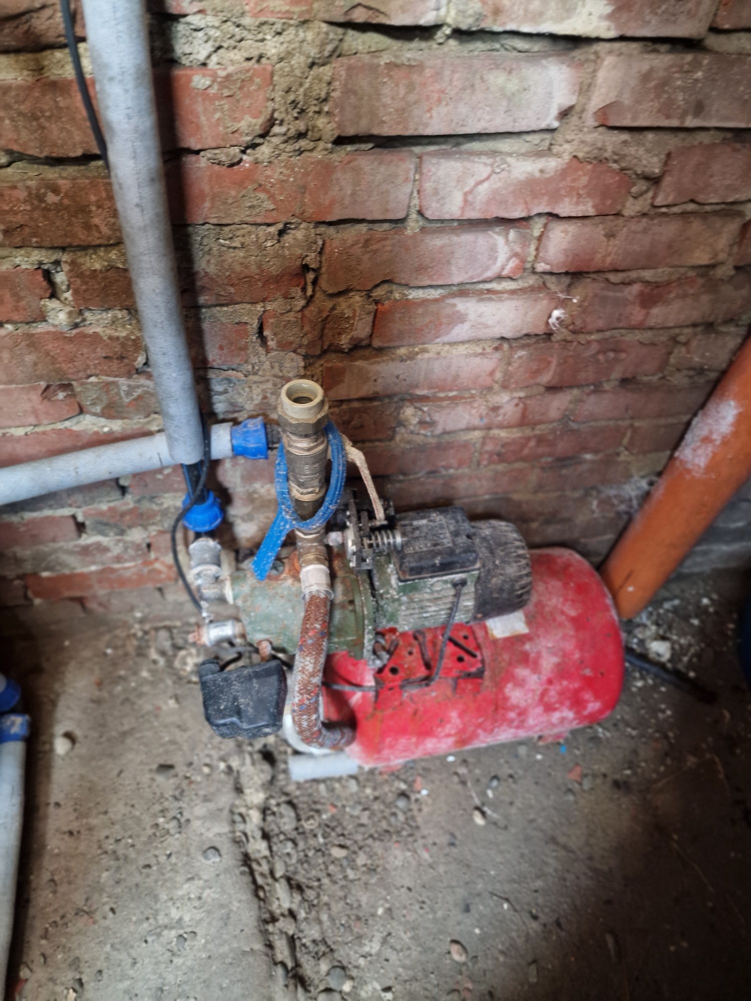 Bazin de apa 1000 l plus hidrofor