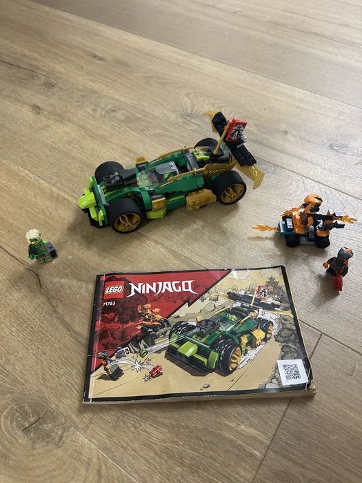 Lego 71763 - Masina de curse Evo a lui Lloyd