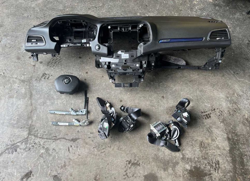 Арматурно табло аирбег колани airbag Renault Megane IV 4