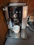 Vand aparat de cafea cu boabe delonghi magnifica smart bun funcțional