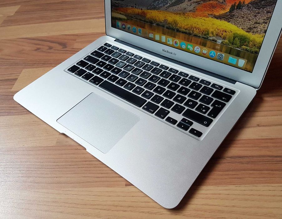 Laptop Apple Macbook Air 13", i5 - 1.80 Ghz, 8 GB RAM, SSD 256 GB