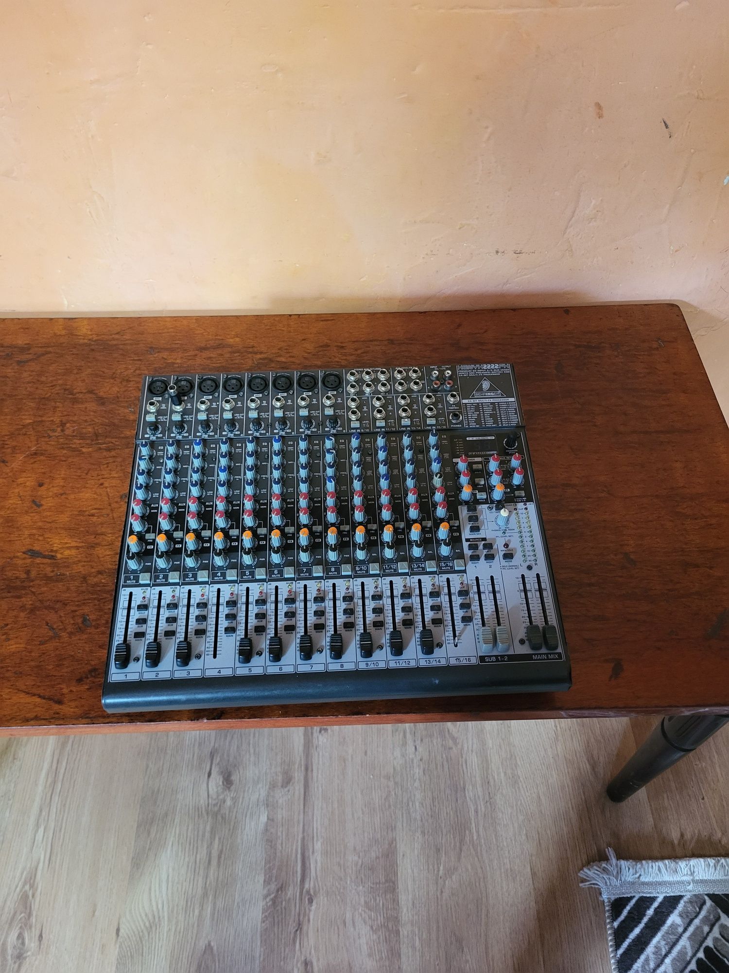Vând sau schimb boxe pasive behringer cu amplificator mixer si cabluri