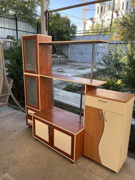 Горка в гостинную в хорошем состоянии