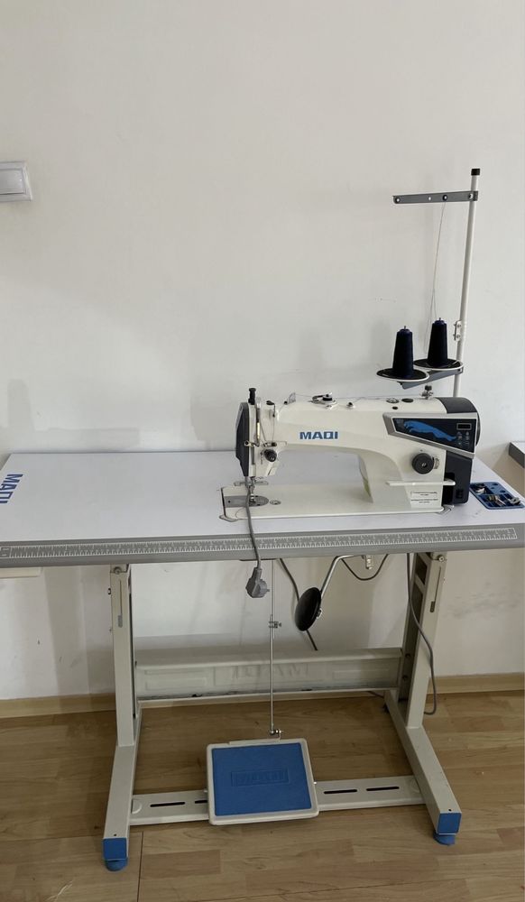 Продам срочно швейную машинку Maqi