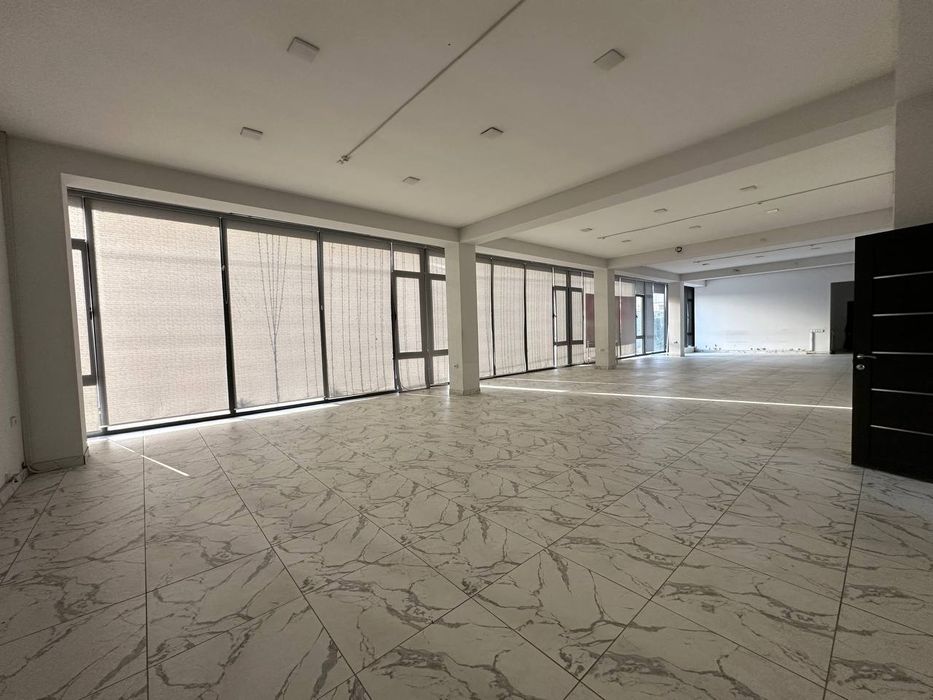 Аренда не жилого помещения 1000 м2 первая линия Кушбеги