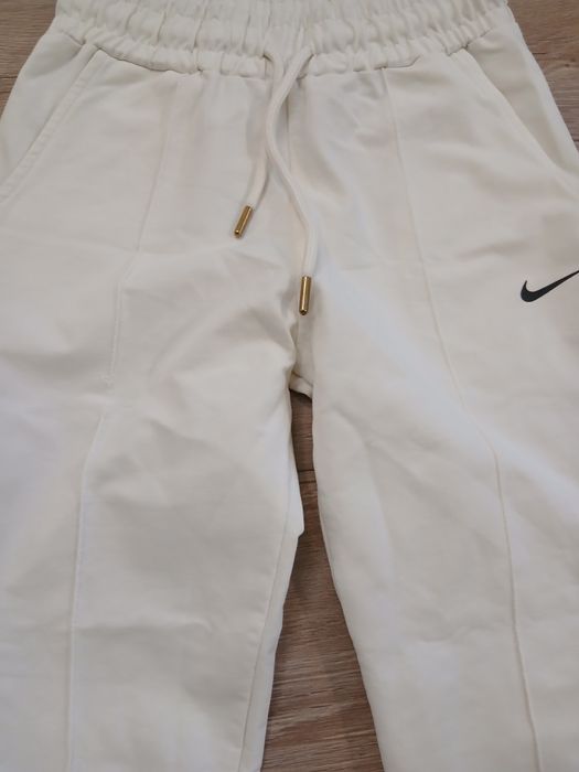 Дамско долнище анцунг Nike